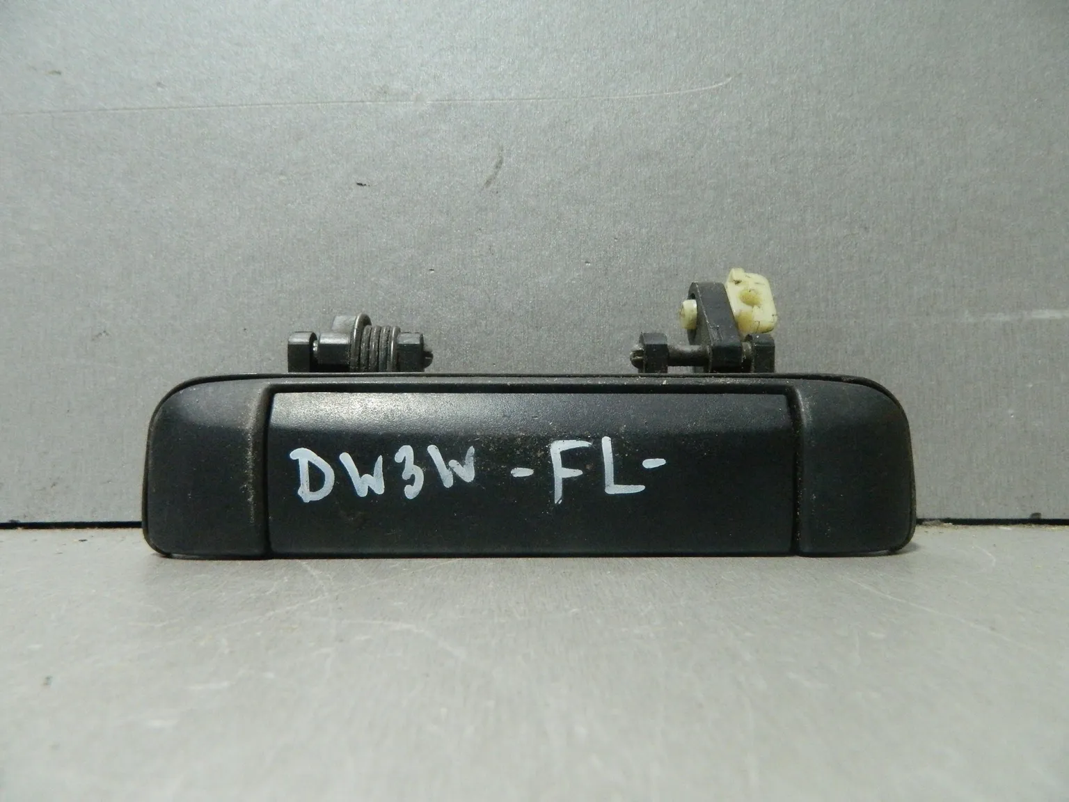 Ручка двери наружная MAZDA DEMIO DW3W Перед Лев (Контрактный) 81539946