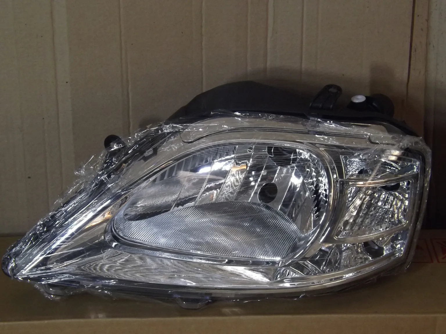 Фара ATB 1ARL1081L LADA LARGUS / RENAULT LOGAN I 2009 - 2015 Рестайлинг мех кор Перед Лев