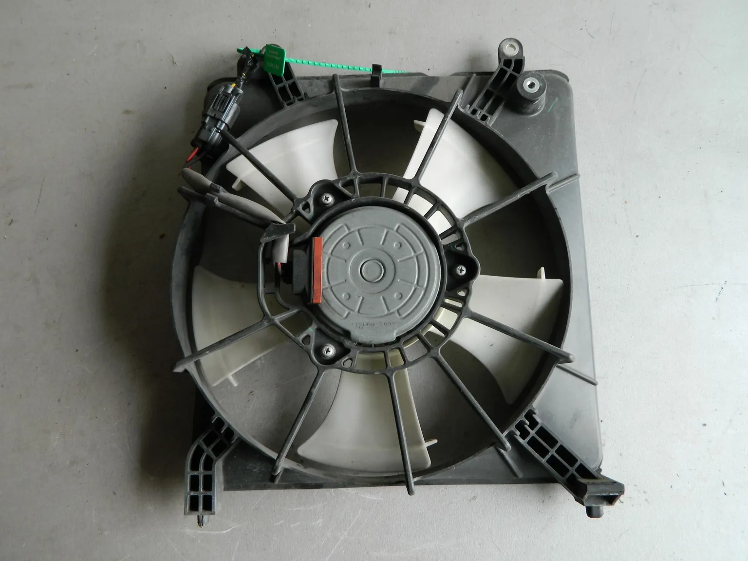 Диффузор радиатора HONDA FREED SPIKE GB3 (Контрактный) 79586246