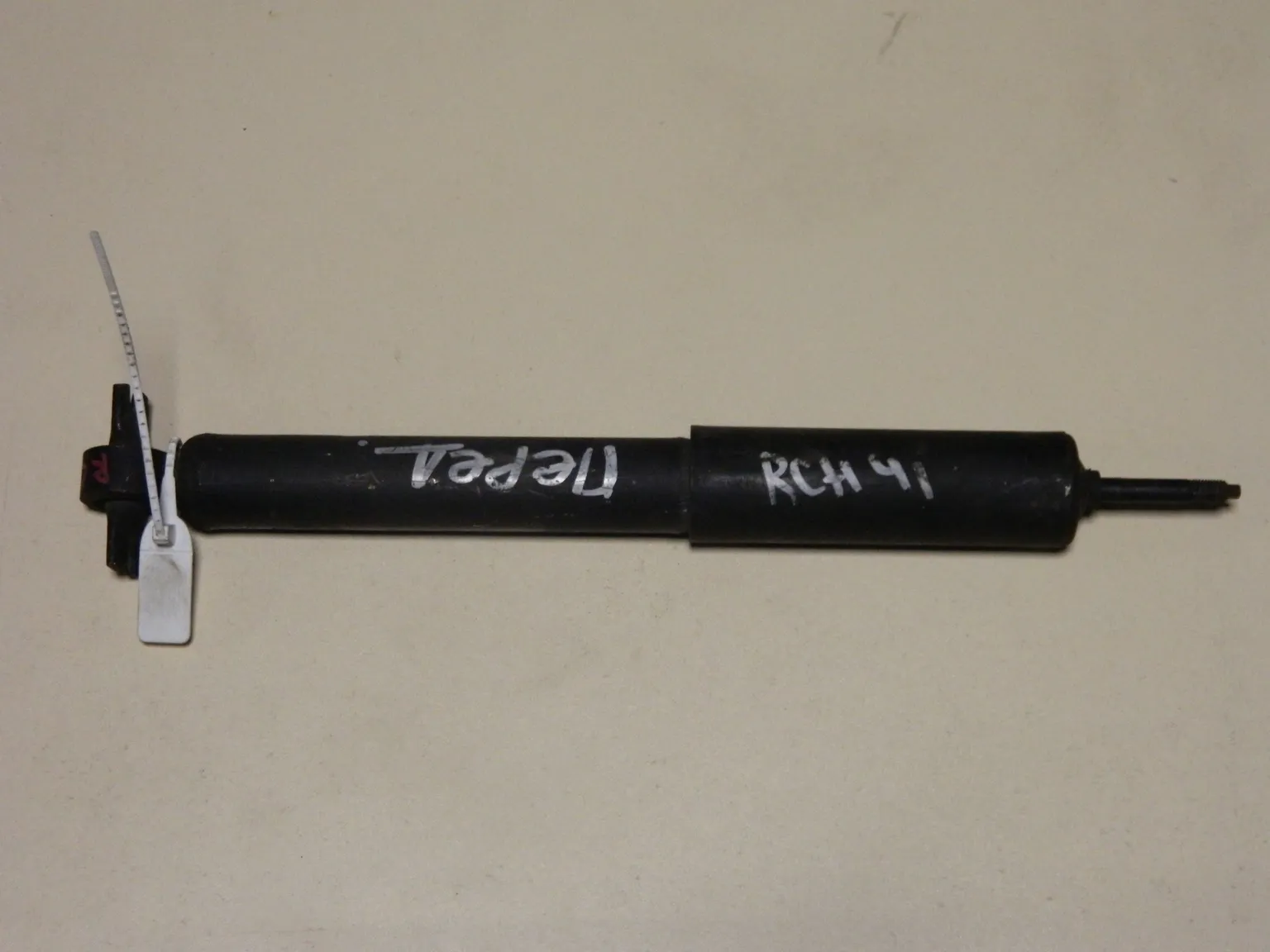 Амортизатор TOYOTA HIACE REGIUS RCH41 Перед (Контрактный) 45976967