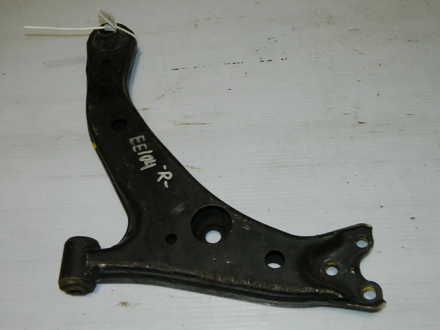 Рычаг подвески TOYOTA COROLLA EE104 Перед Прав (Контрактный)