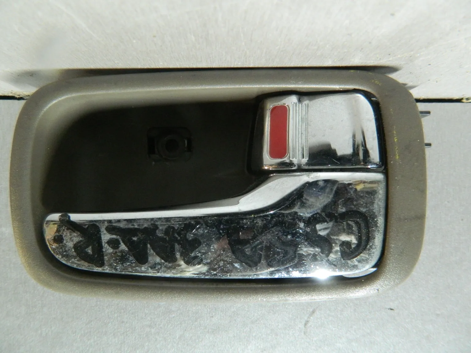 Ручка двери внутренняя MITSUBISHI LANCER CEDIA CS5W Прав (Контрактный) 81539883