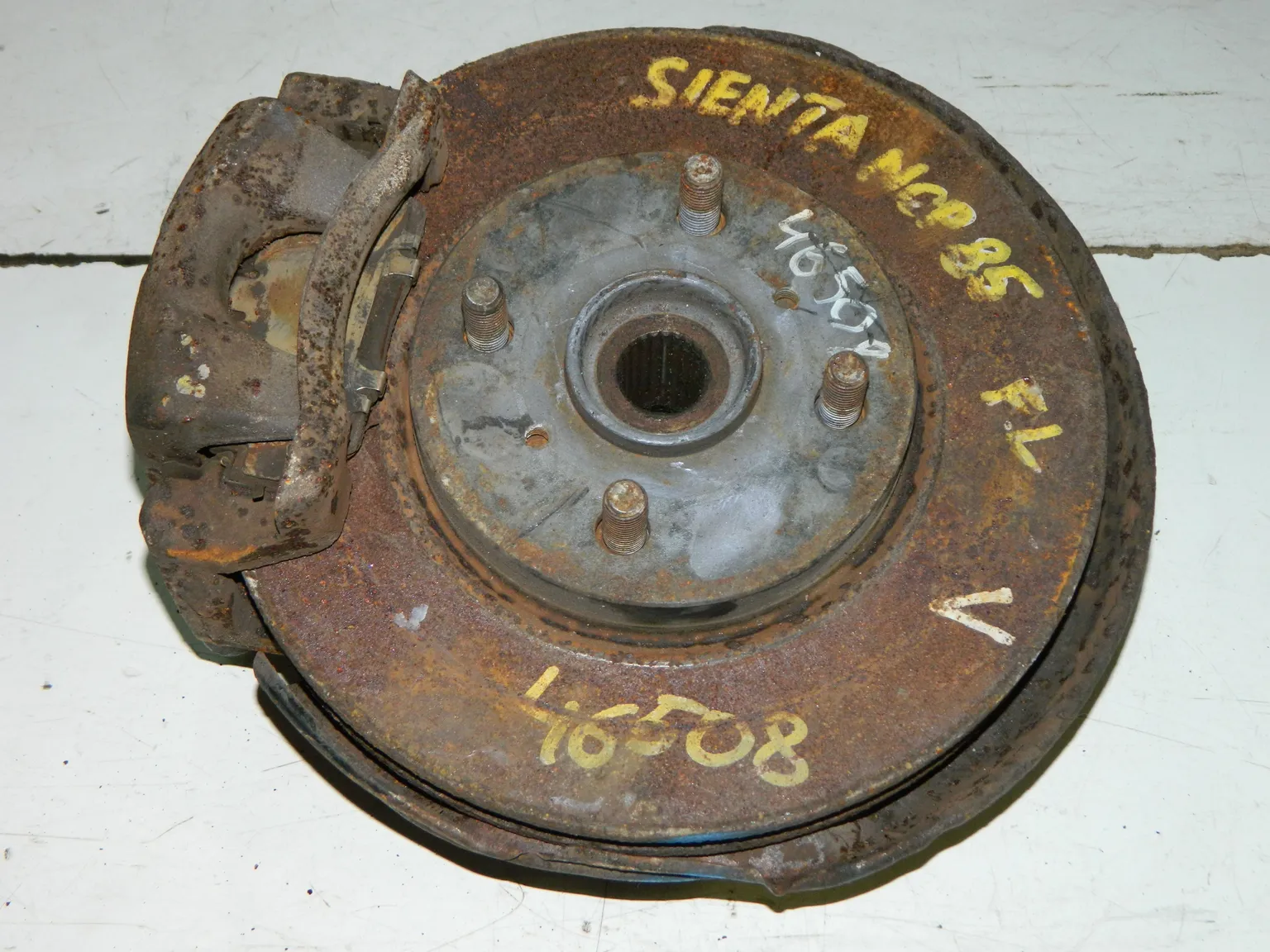 Ступица TOYOTA SIENTA NCP85 Перед Лев (Контрактный) 40940838