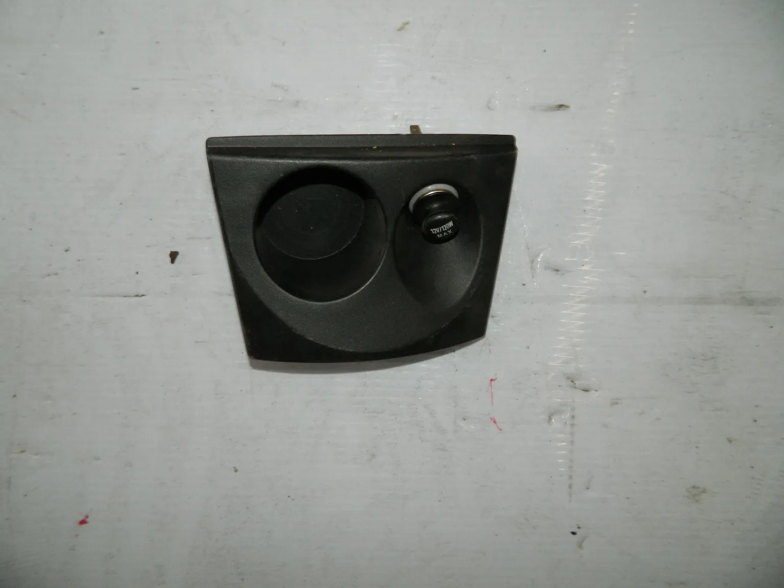 Подстаканник MITSUBISHI OUTLANDER XL CW  (Контрактный) 3622604 8011A077XA