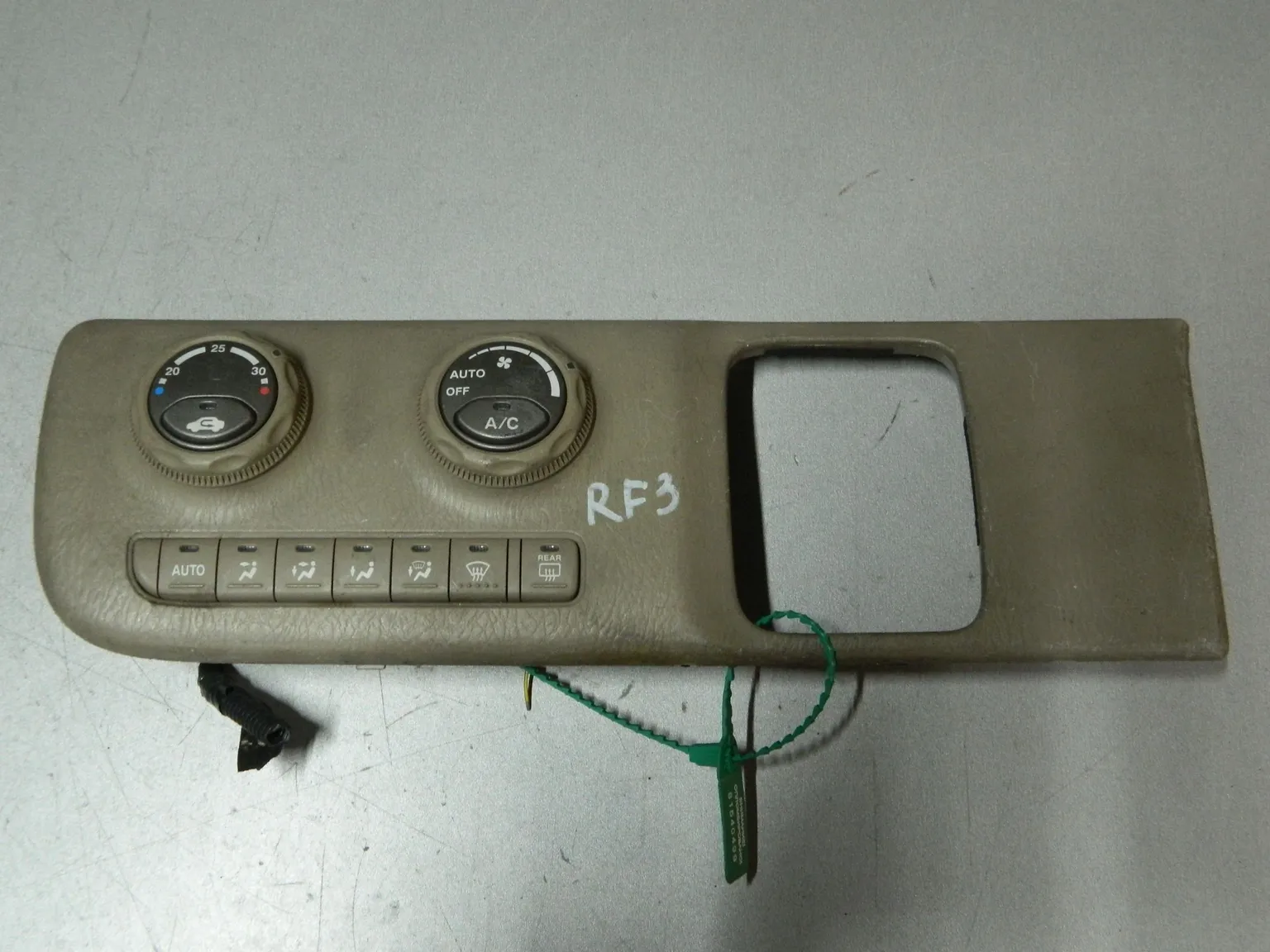 Блок управления климат-контролем HONDA STEPWGN RF3 (Контрактный) 81540499