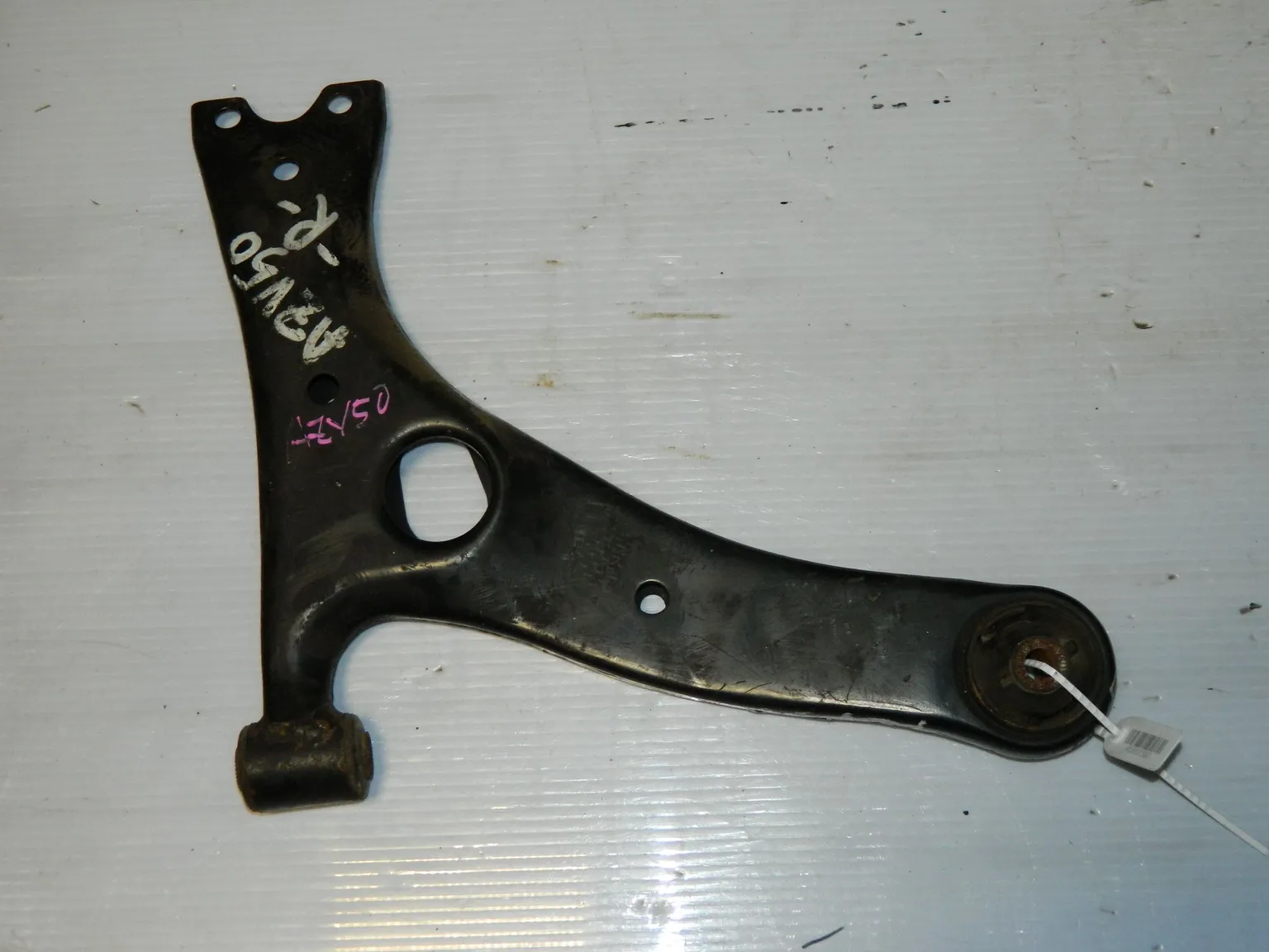 Рычаг подвески TOYOTA VISTA AZV50 Перед Прав (Контрактный)