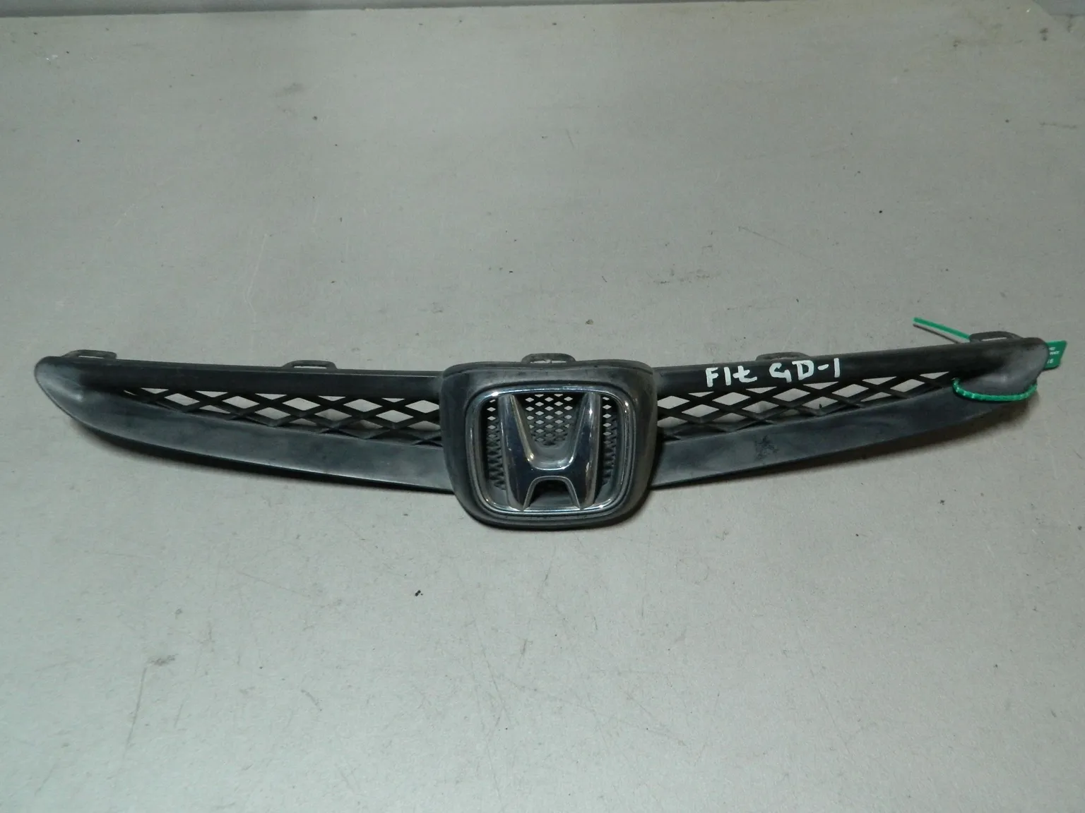 Решетка радиатора HONDA FIT GD1 (Контрактный) 81540946