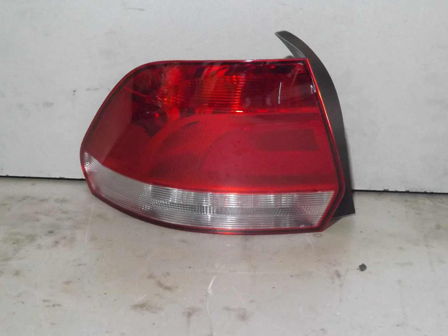 Фонарь ATB 1AVP5090L VOLKSWAGEN POLO V 2009-2015 Лев