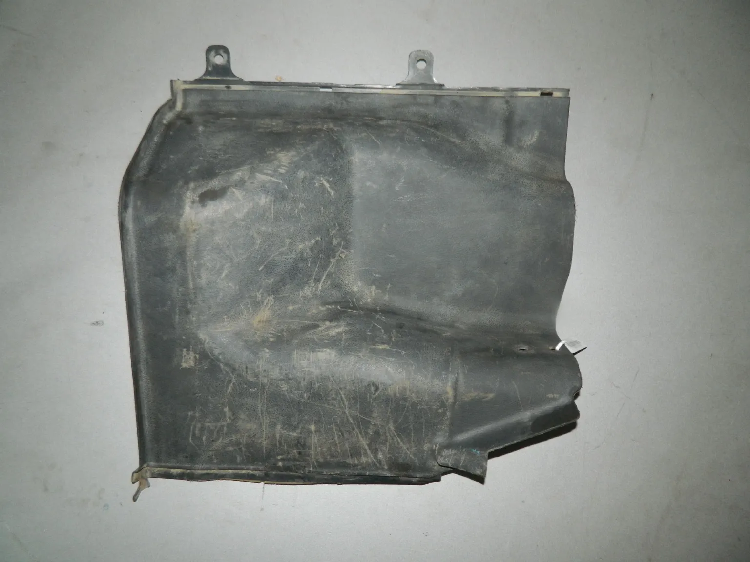 Накладка багажника HYUNDAI ACCENT LC Лев (Б/У) 35020135