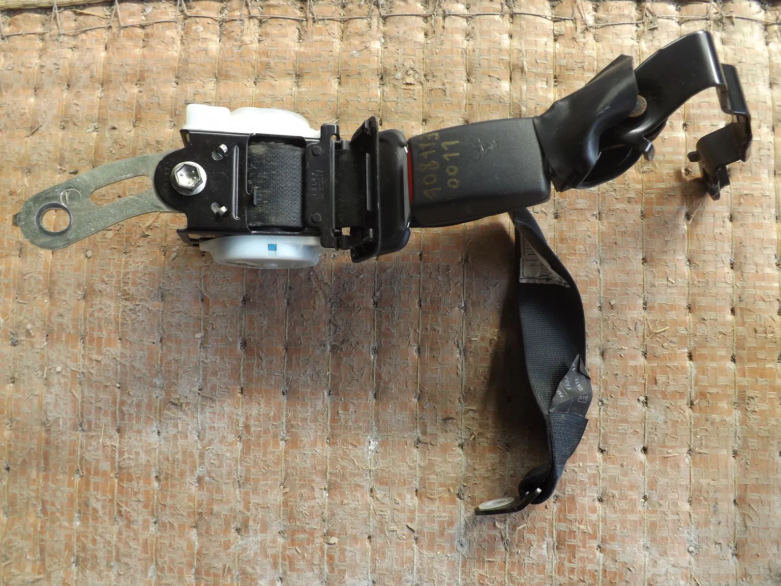 Ремень безопасности TOYOTA AVENSIS AZT250 (Контрактный) 1081130011