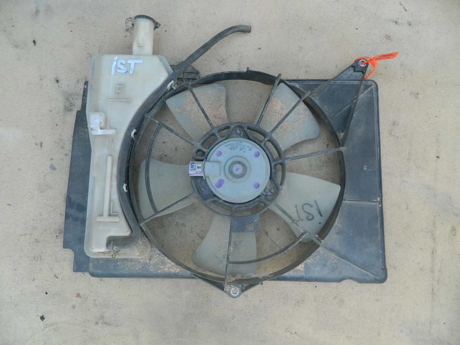 Диффузор радиатора TOYOTA IST 1NZ (Контрактный) 65243198 1671121030