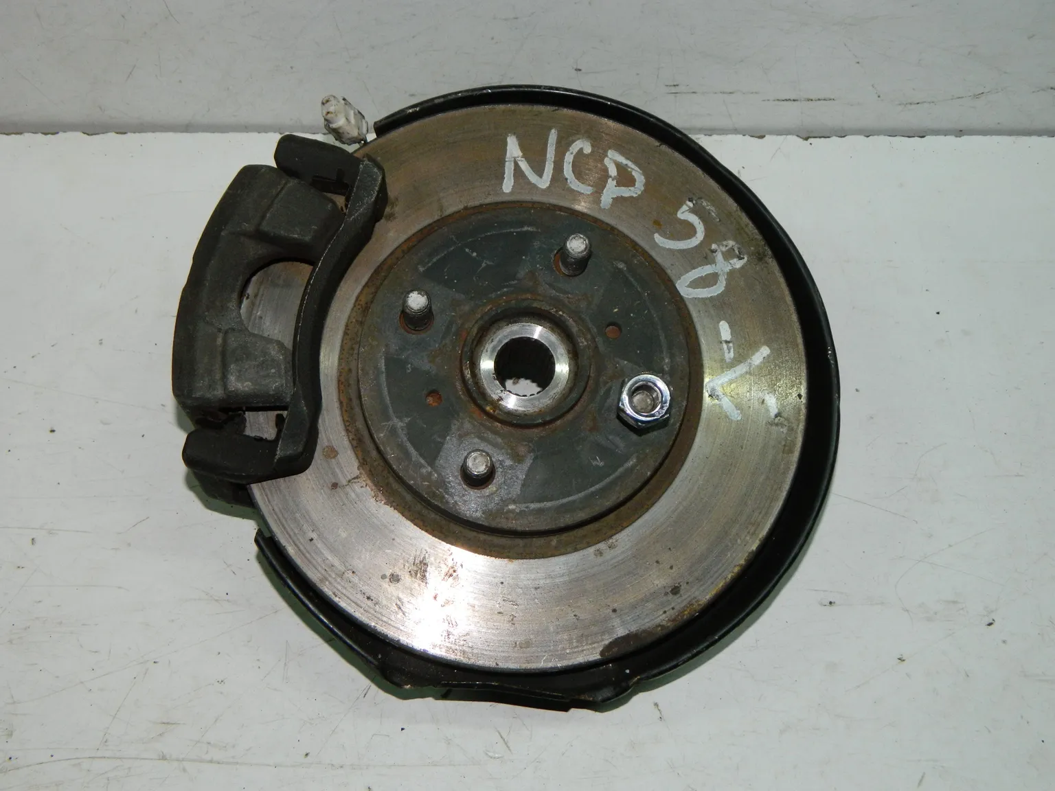 Ступица TOYOTA PROBOX NCP58 Перед Лев (Контрактный) 40940701