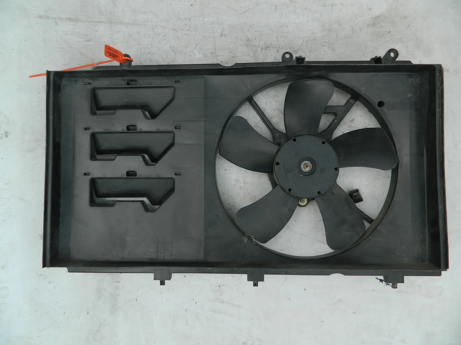 Диффузор радиатора MITSUBISHI LANCER CEDIA CS5W (Контрактный) 72355044