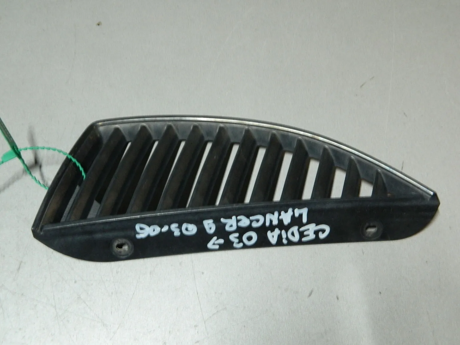 Решетка радиатора MITSUBISHI LANCER CEDIA CS5A (Контрактный) 81540827