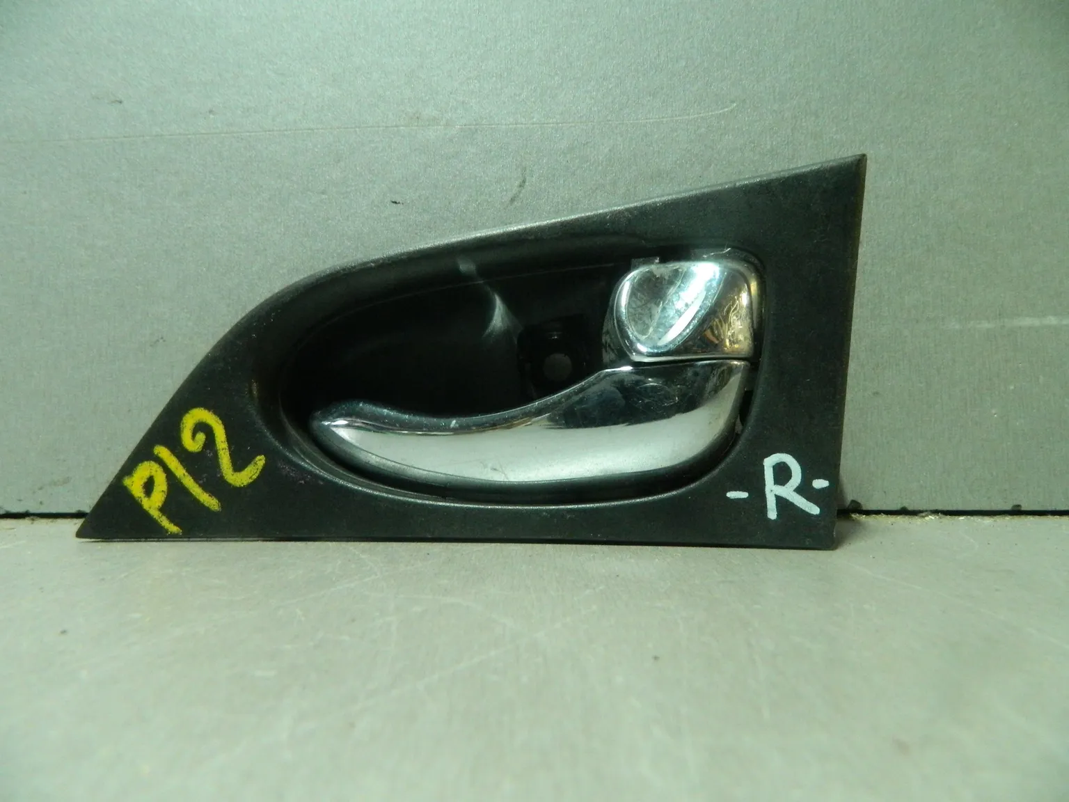 Ручка двери внутренняя NISSAN PRIMERA P12 Прав (Контрактный) 81539876