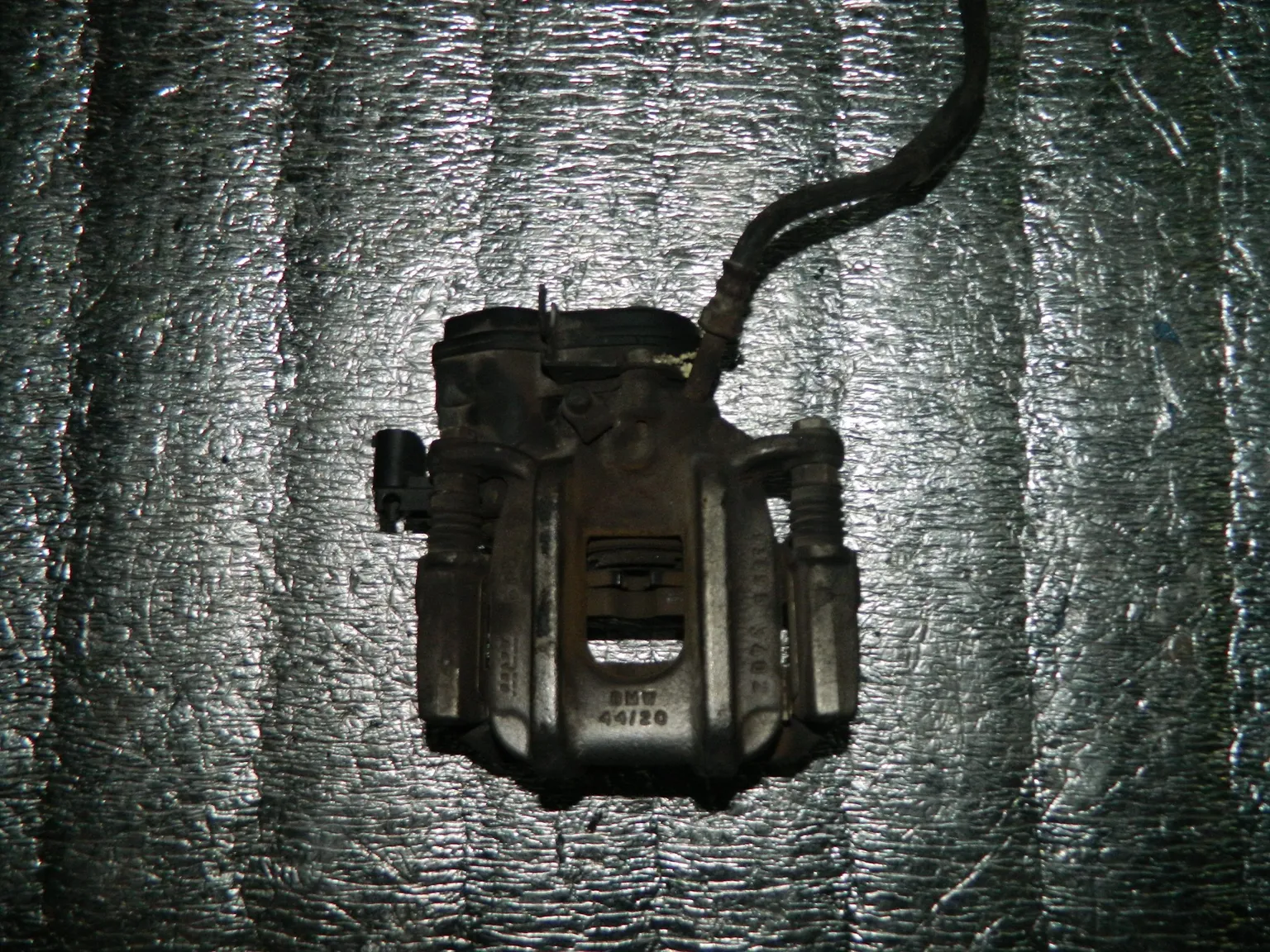 Суппорт BMW 5-SERIES F10 Зад Лев (Контрактный) 23576622