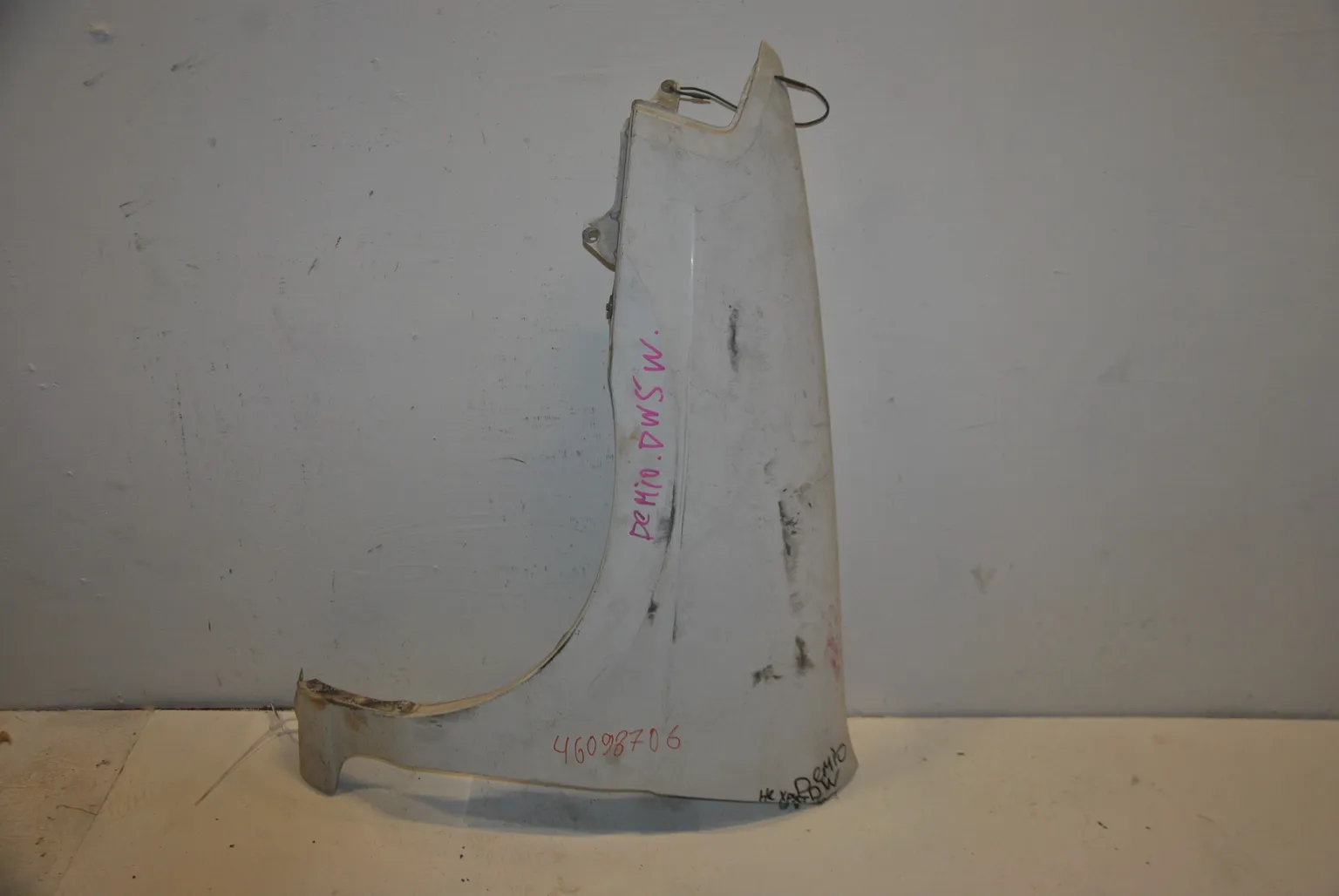 Крыло MAZDA DEMIO DW5W Перед Лев (Контрактный) 46098706