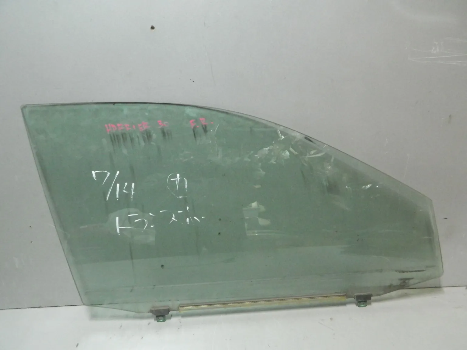 Стекло двери TOYOTA HARRIER MCU30 Перед Прав (Контрактный) 79590902