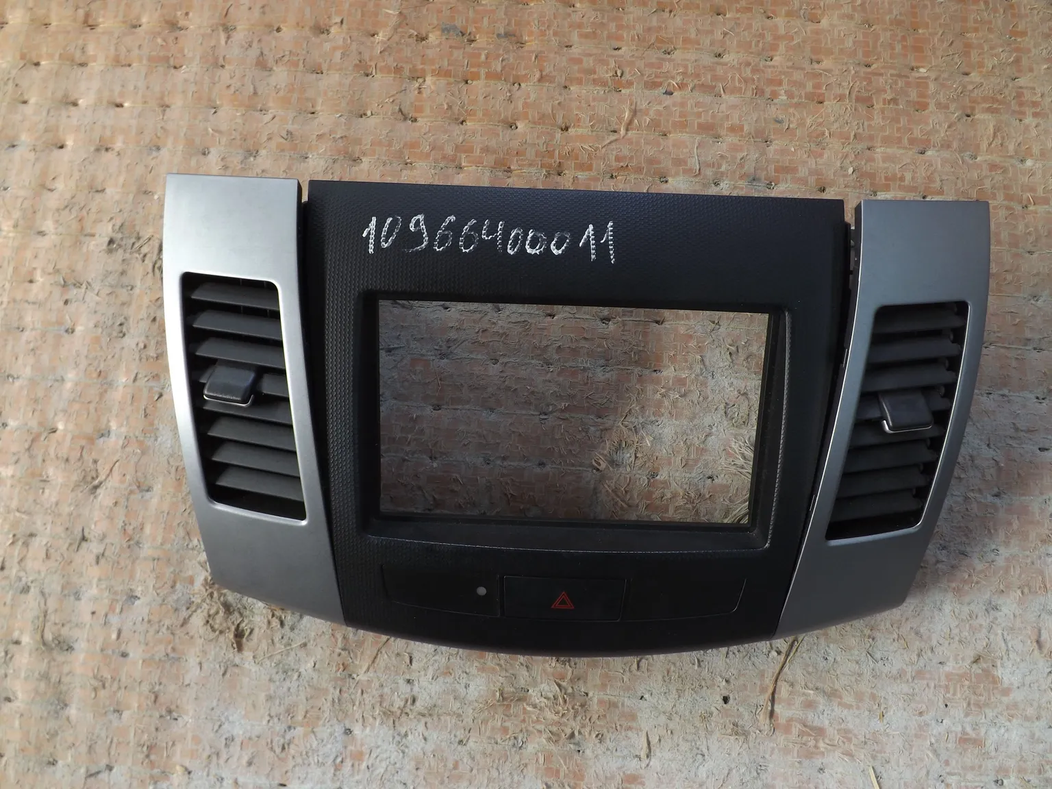 Рамка магнитолы MITSUBISHI OUTLANDER CW5W (Контрактный) 10966400011