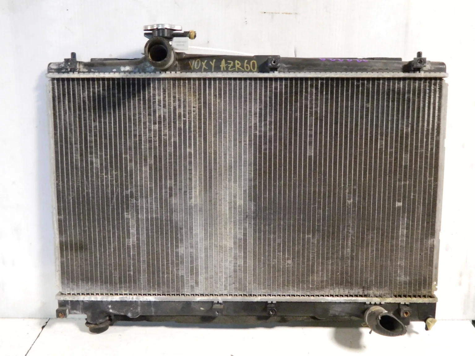 Радиатор ДВС TOYOTA VOXY AZR60 1AZFXE (Контрактный) 68000019