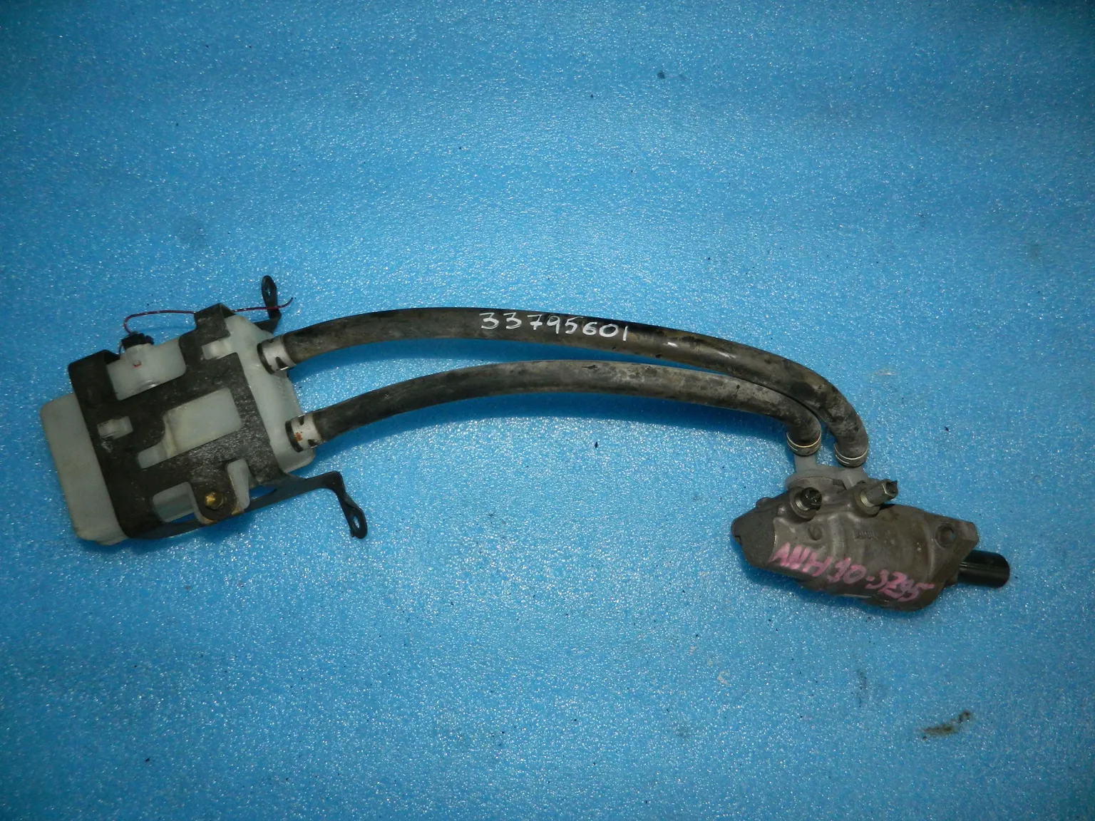 Главный тормозной цилиндр TOYOTA ALPHARD ANH10 (Контрактный) 33795601