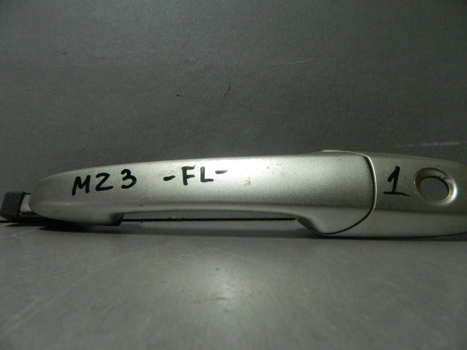 Ручка двери наружная MAZDA MAZDA 3 BK Перед Лев (Контрактный) 81539956