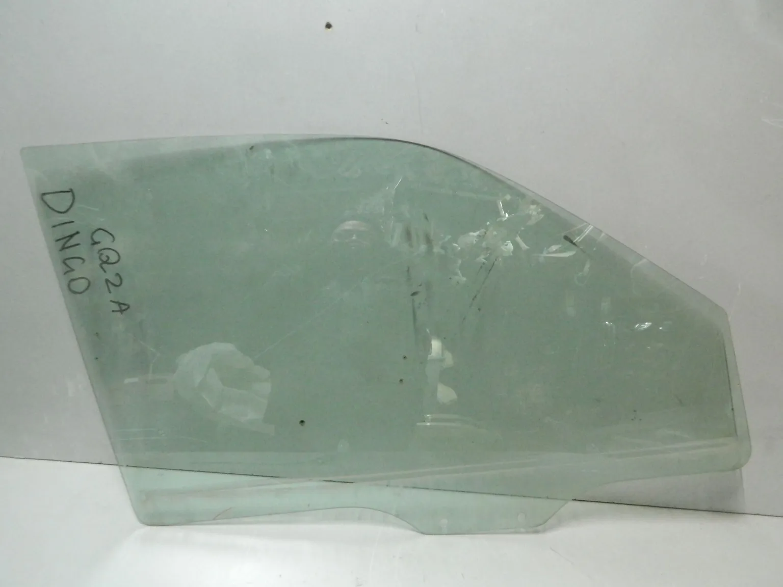 Стекло двери MITSUBISHI MIRAGE DINGO CQ2A Перед Прав (Контрактный) 79590917