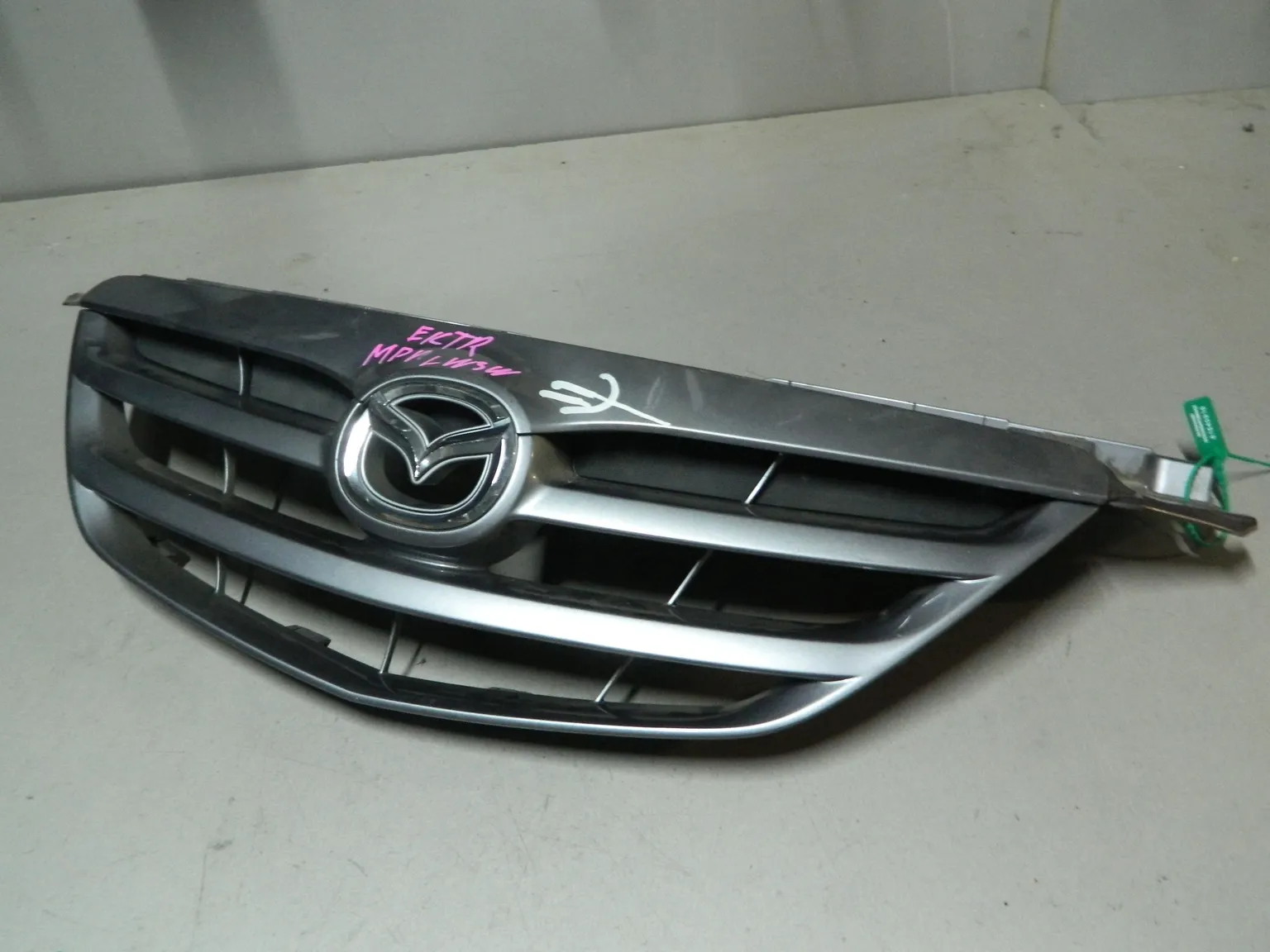Решетка радиатора MAZDA MPV LW3W (Контрактный) 81540916