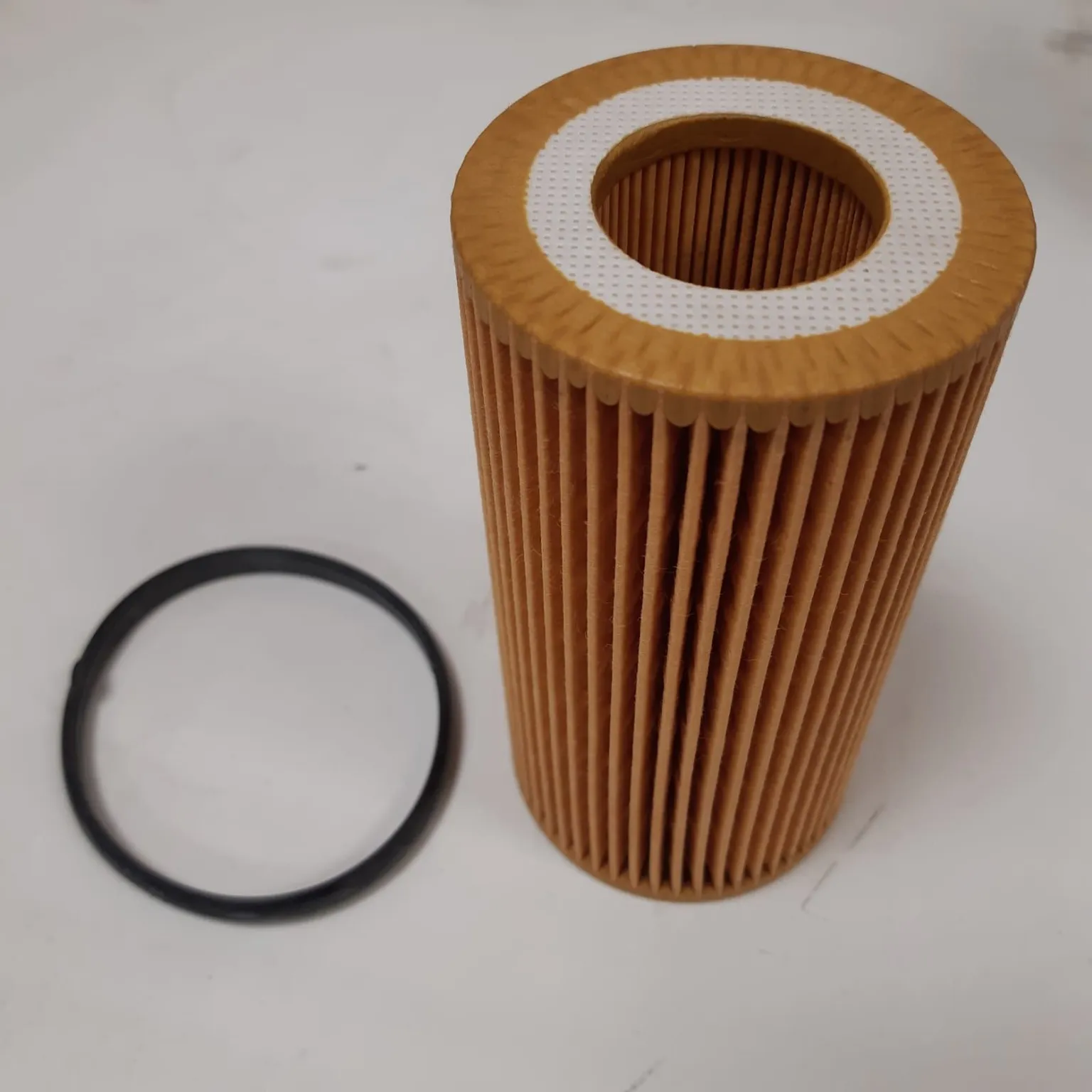 Фильтр масляный OIL FILTER 06D115562 AUDI,VOLKSWAGEN