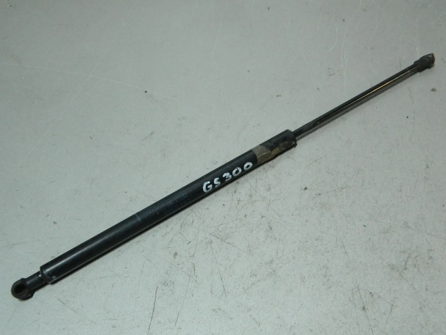 Амортизатор капота LEXUS GS300 GRS190 Лев (Контрактный) 81532185