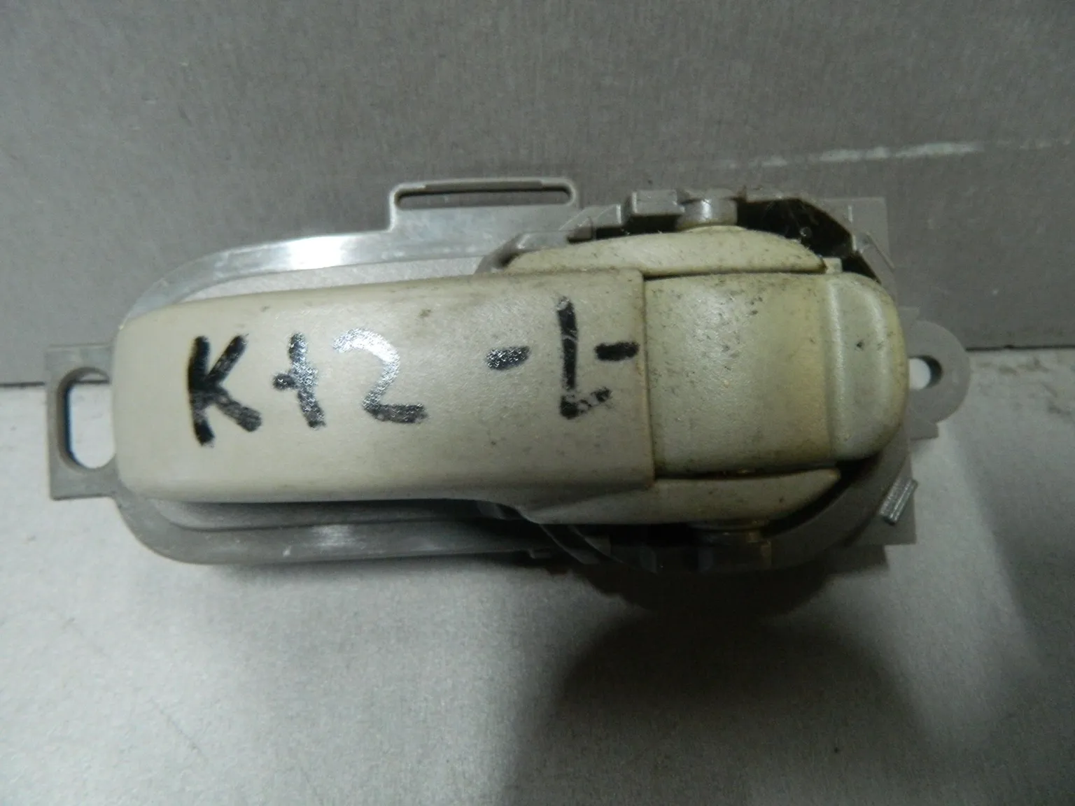 Ручка двери внутренняя NISSAN MARCH AK12 Лев (Контрактный) 81528065