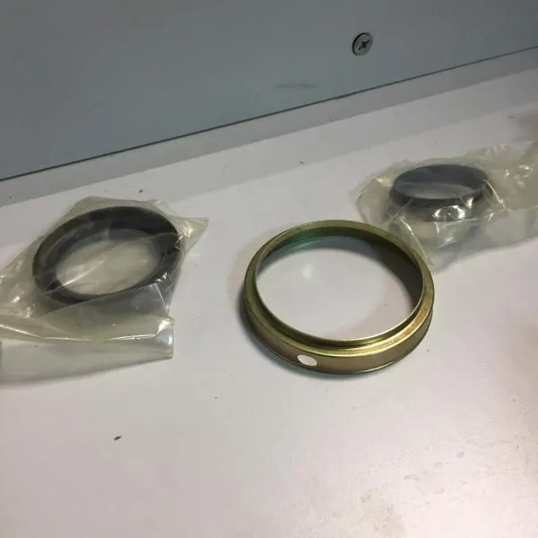 Сальники ступичные NOK K0442212010 TOYOTA 0442220080