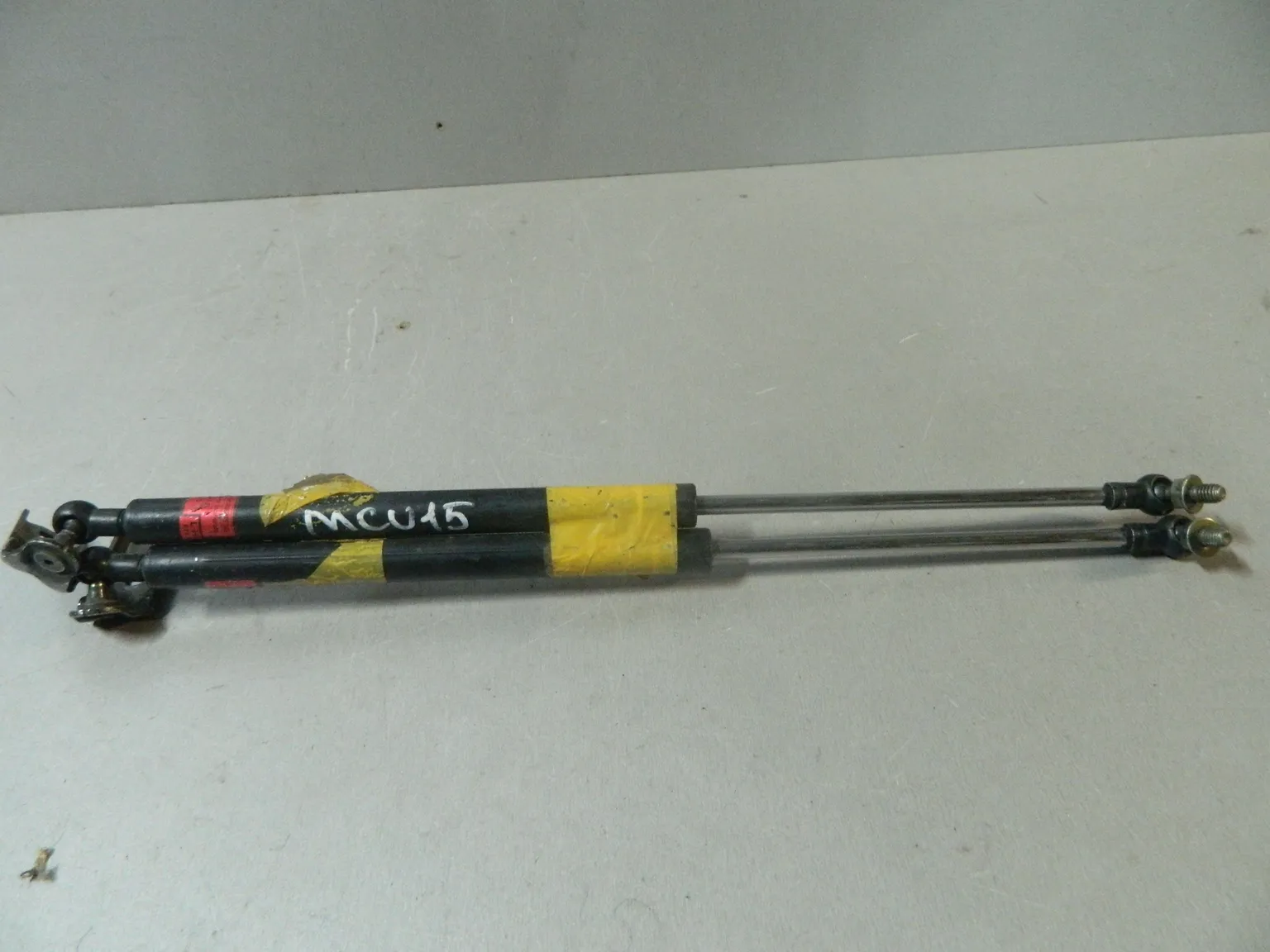 Амортизатор багажника TOYOTA HARRIER MCU15 (Контрактный) 81532222