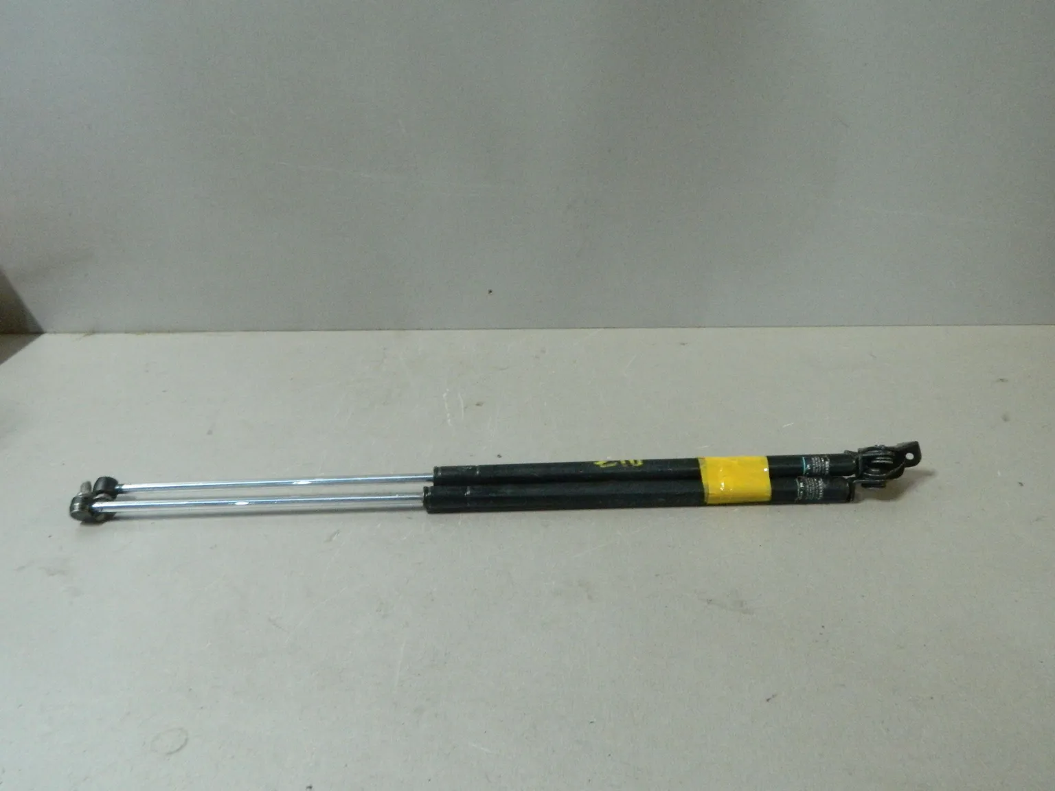 Амортизатор багажника NISSAN CUBE Z10 (Контрактный) 81532170