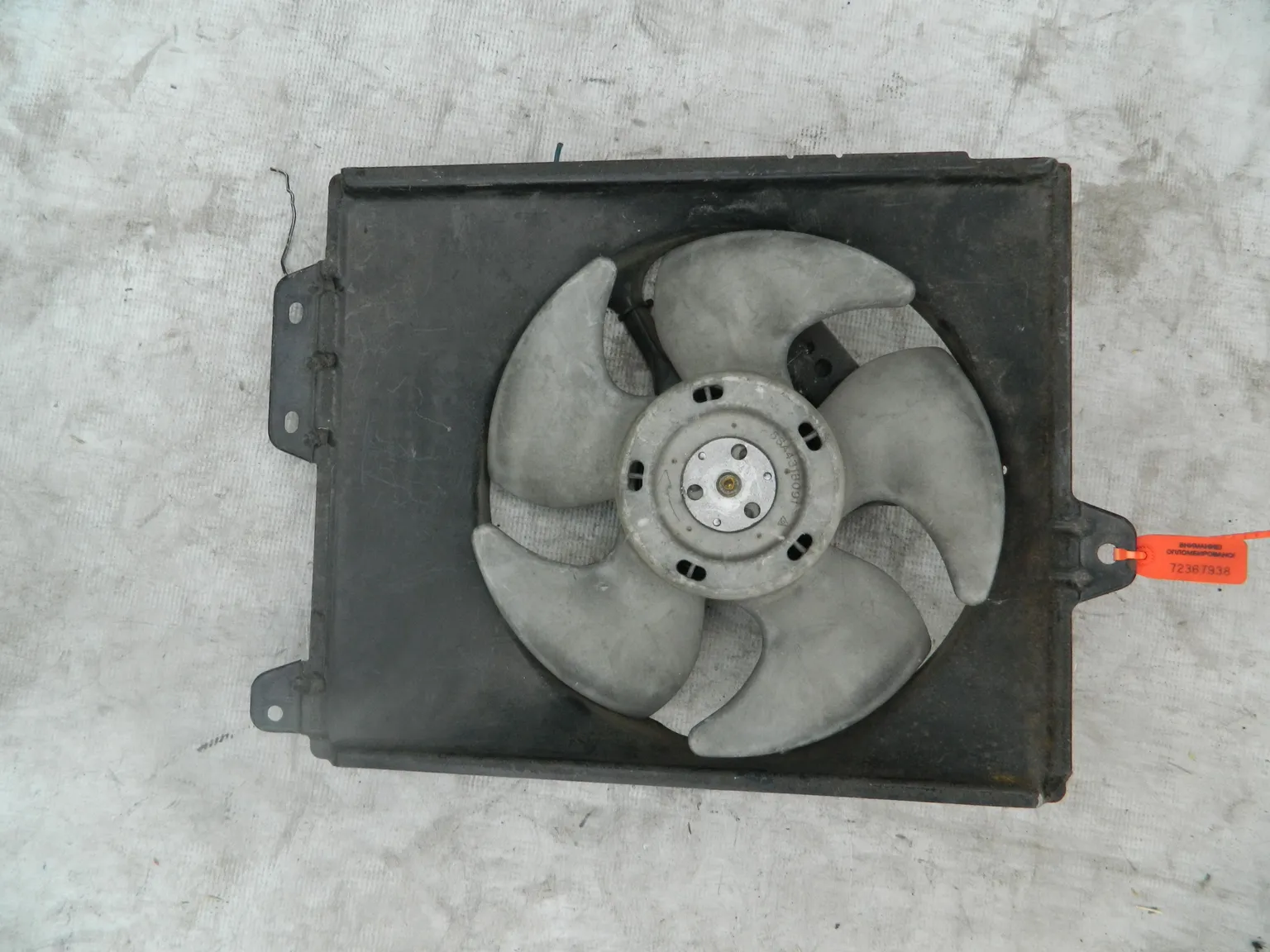 Диффузор радиатора MITSUBISHI GALANT E33A (Контрактный) 72367938