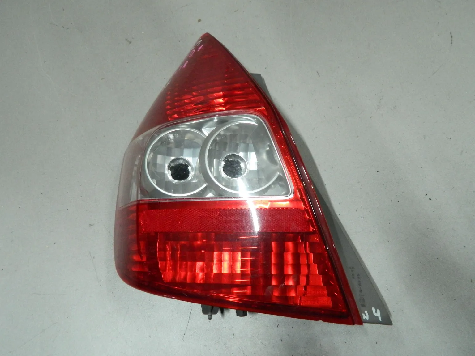 Фонарь HONDA FIT GD1 Зад Лев 4949 (Контрактный) 68000804
