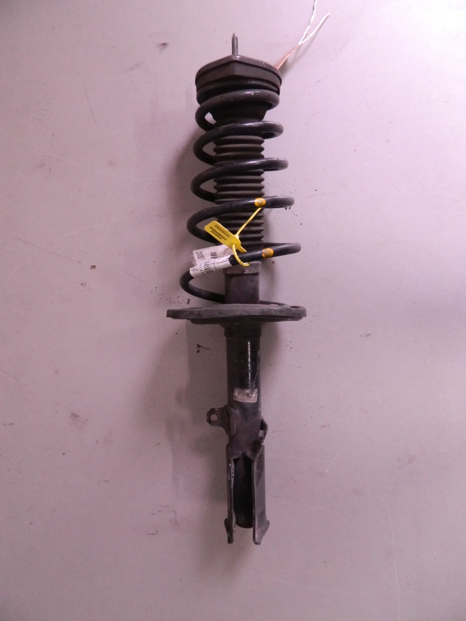 Стойка подвески TOYOTA CAMRY AVV50 Зад Лев (Контрактный) 79780092