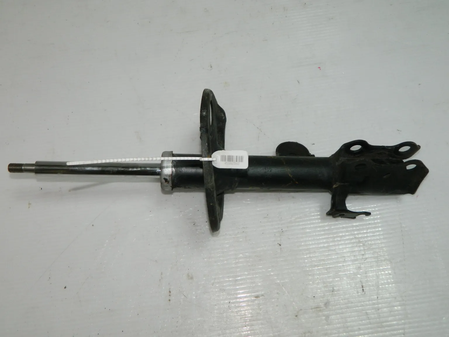 Стойка амортизатора TOYOTA RAV4 Перед Прав 45992340 Б/У