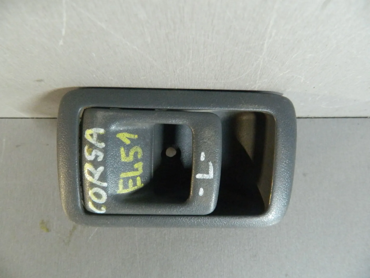 Ручка двери внутренняя TOYOTA CORSA EL41 Лев (Контрактный) 81528385