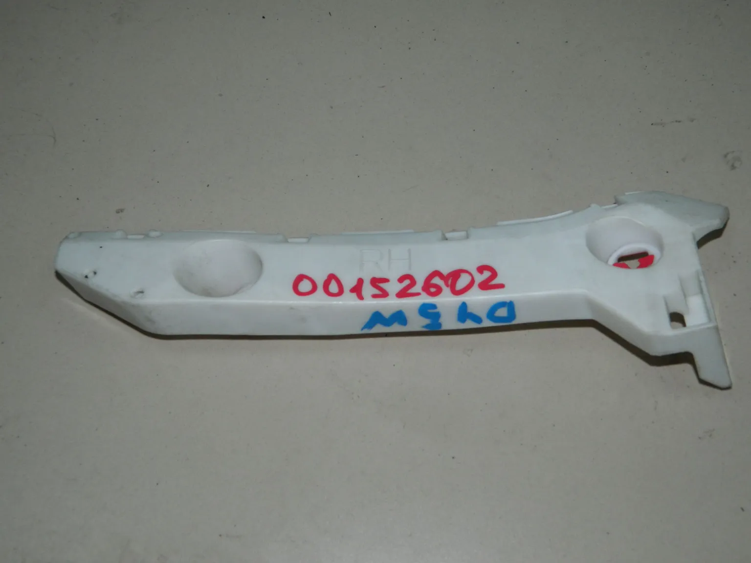 Крепление бампера MAZDA DEMIO DY5W Перед Прав (Контрактный)