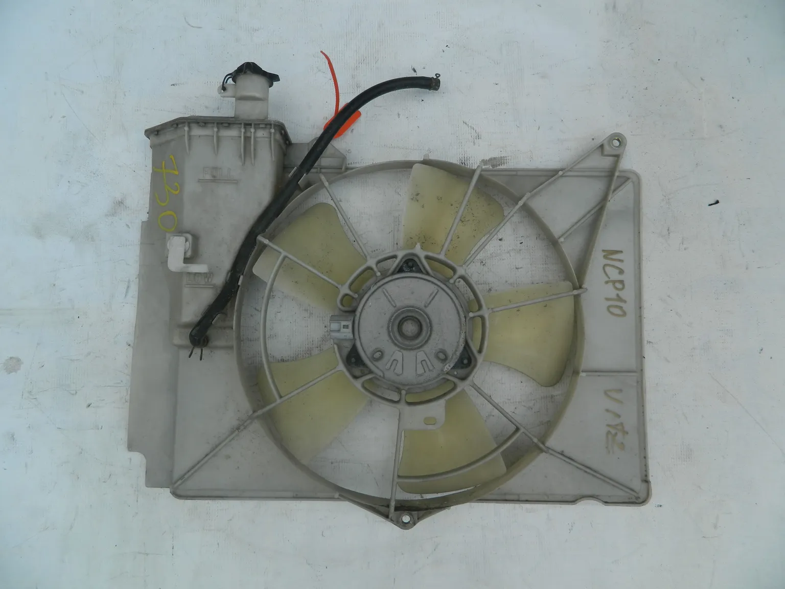 Диффузор радиатора TOYOTA VITZ NCP10 (Контрактный) 72355190