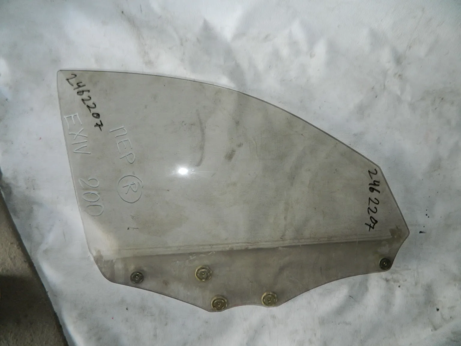 Стекло двери TOYOTA CORONA EXIV 200 Перед. Прав (Контрактный) 2462207C