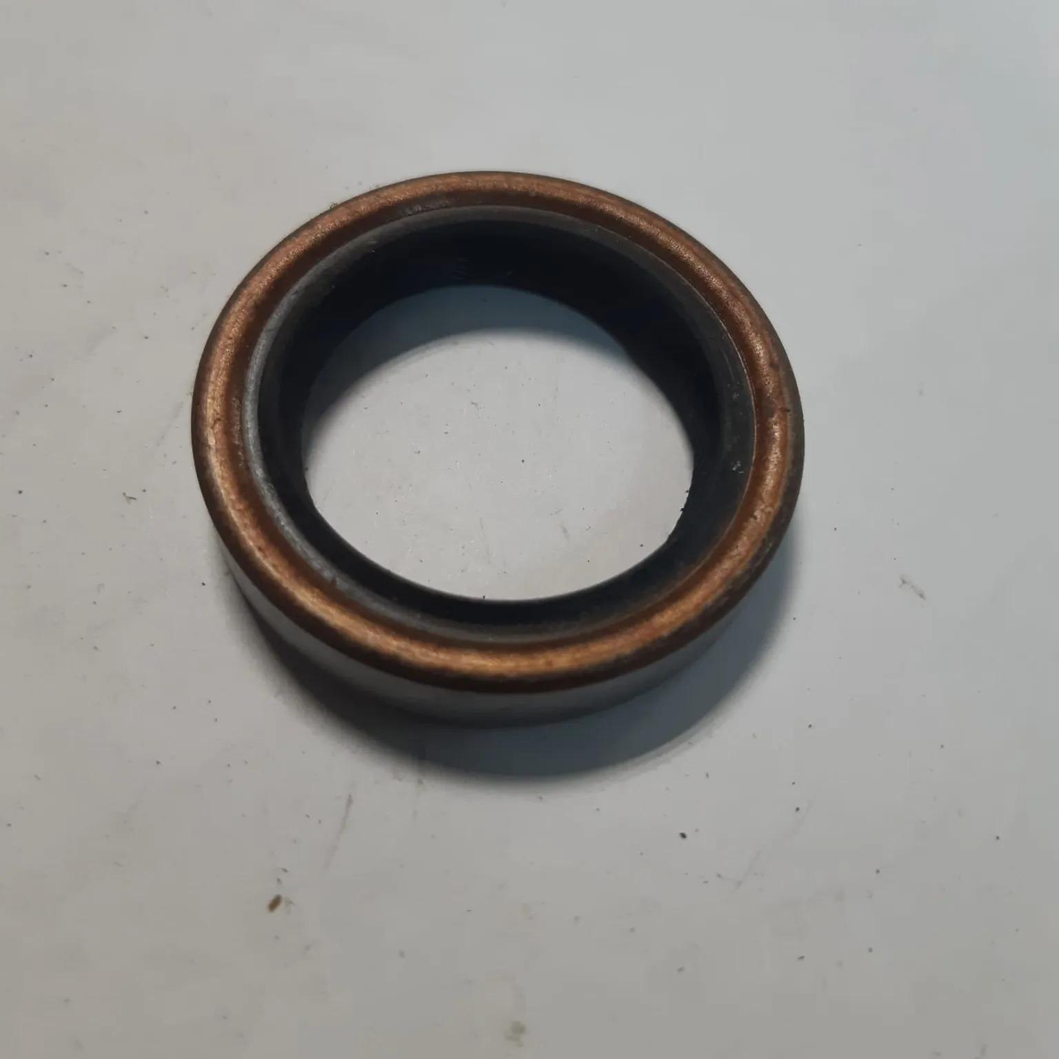 Сальник NOK AH1666E0 MITSUBISHI 30x42x8 MD152603