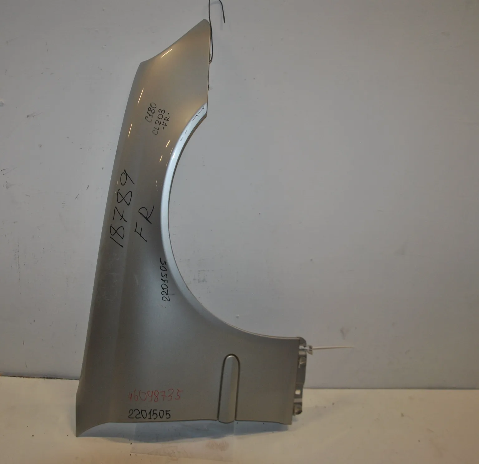 Крыло MERCEDES CL203 Перед Прав (Контрактный) 46098735