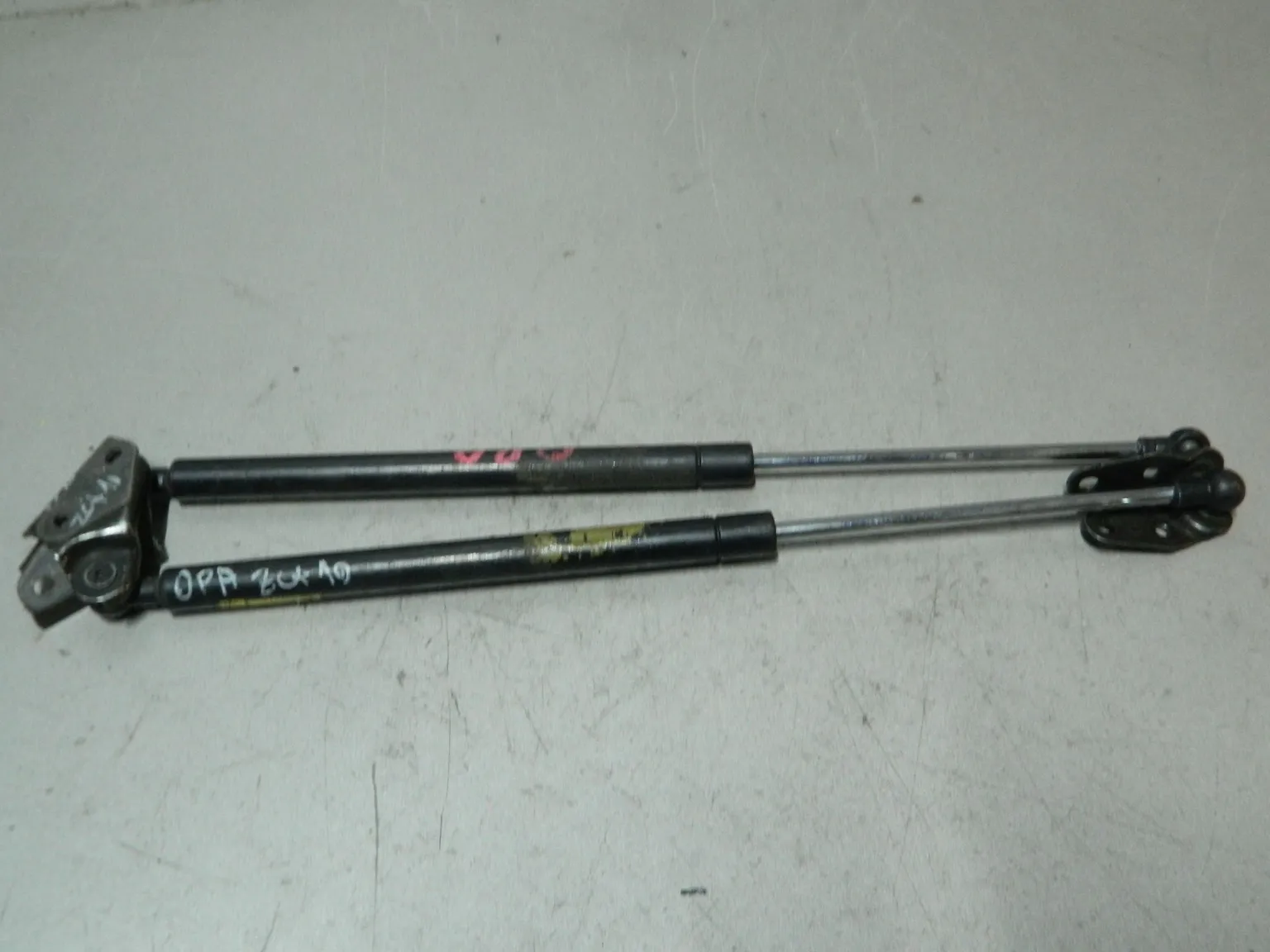 Амортизатор багажника TOYOTA OPA ZCT10 (Контрактный) 81532211