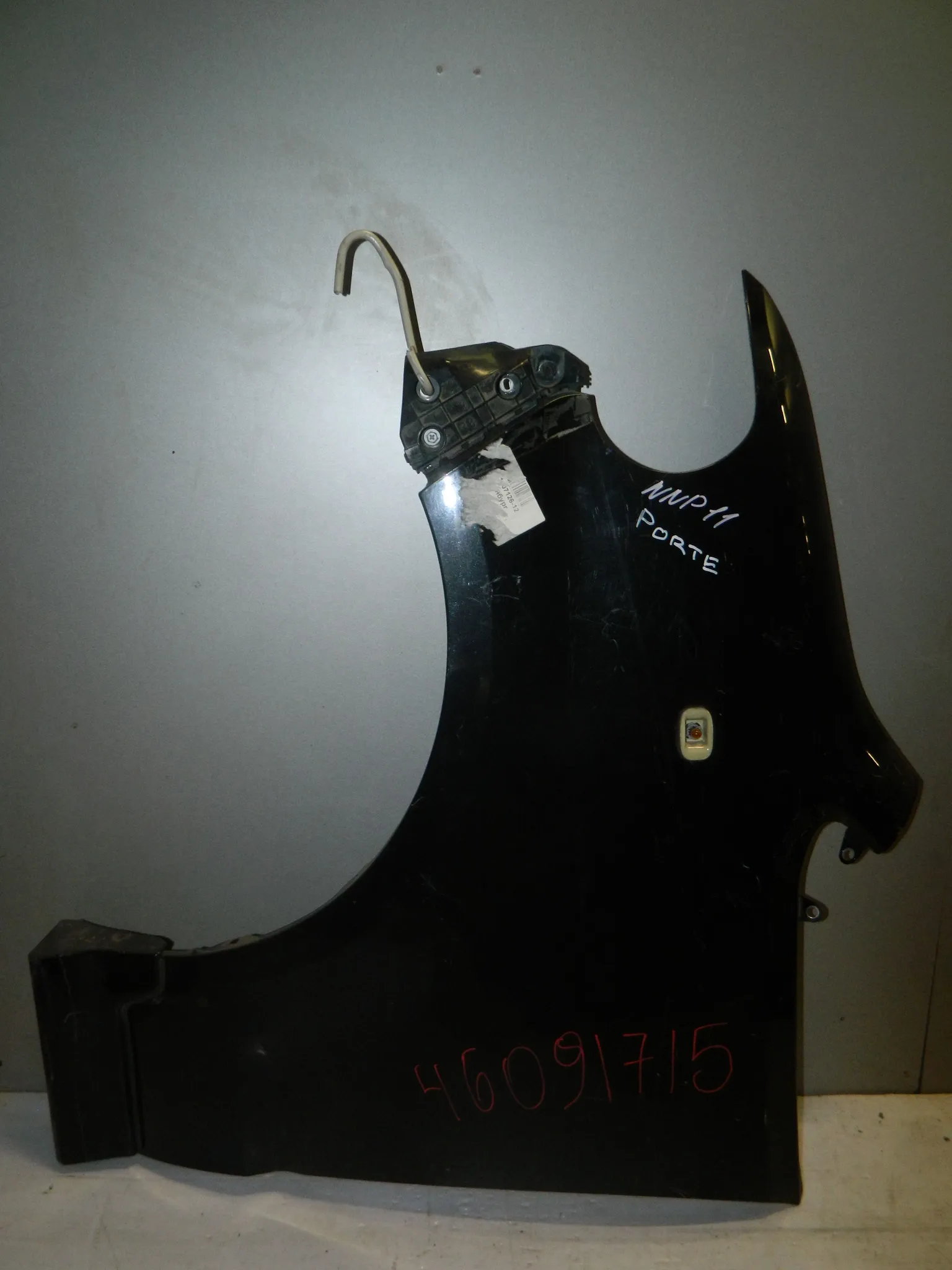 Крыло TOYOTA PORTE NNP11 Перед Лев (Контрактный) 46091715