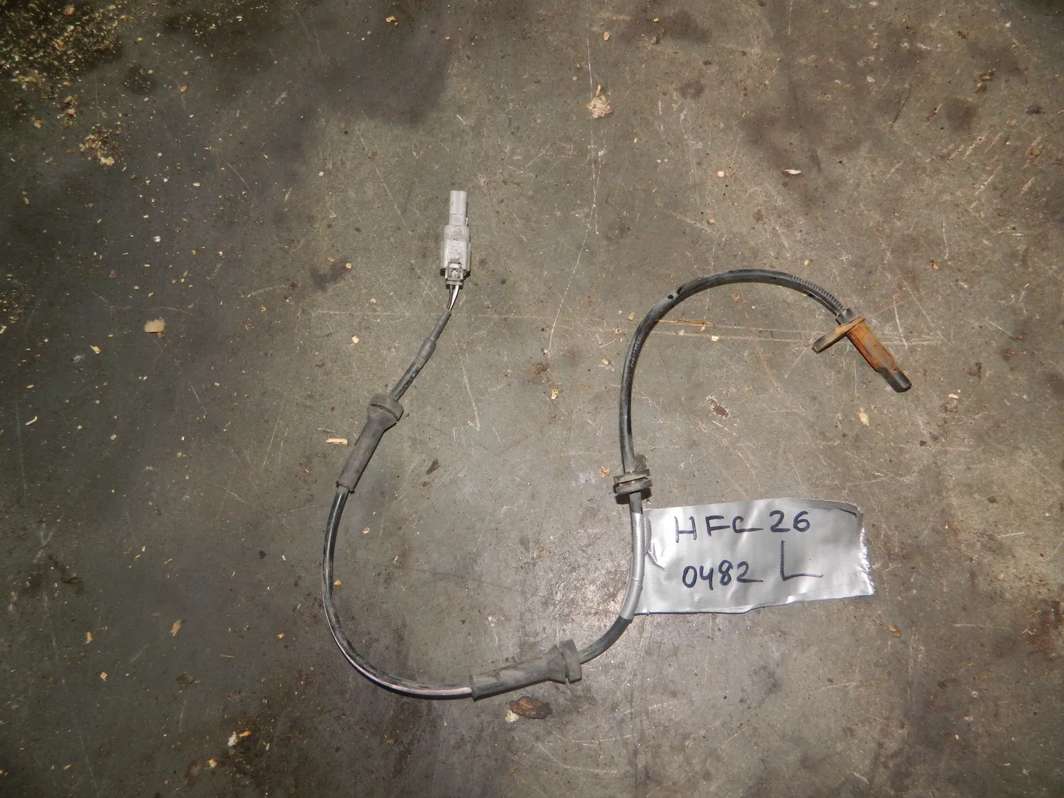 Датчик ABS NISSAN SERENA HFC26 Перед Лев (Контрактный) 1040150814