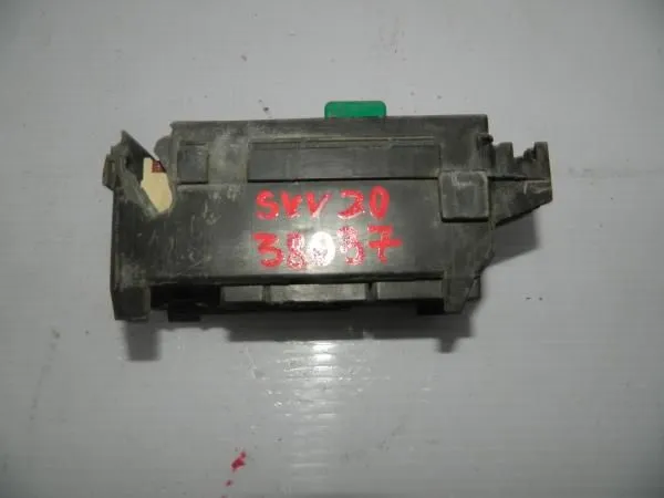 Блок предохранителей TOYOTA CAMRY GRACIA SXV20 5SFE (Б/У) 8272006020