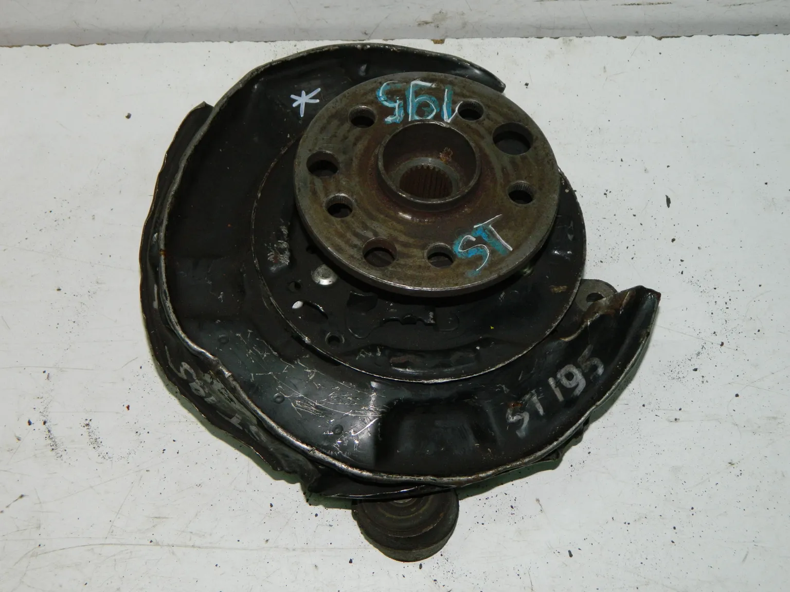 Ступица TOYOTA CORONA ST195 Зад Лев (Контрактный) 40940688