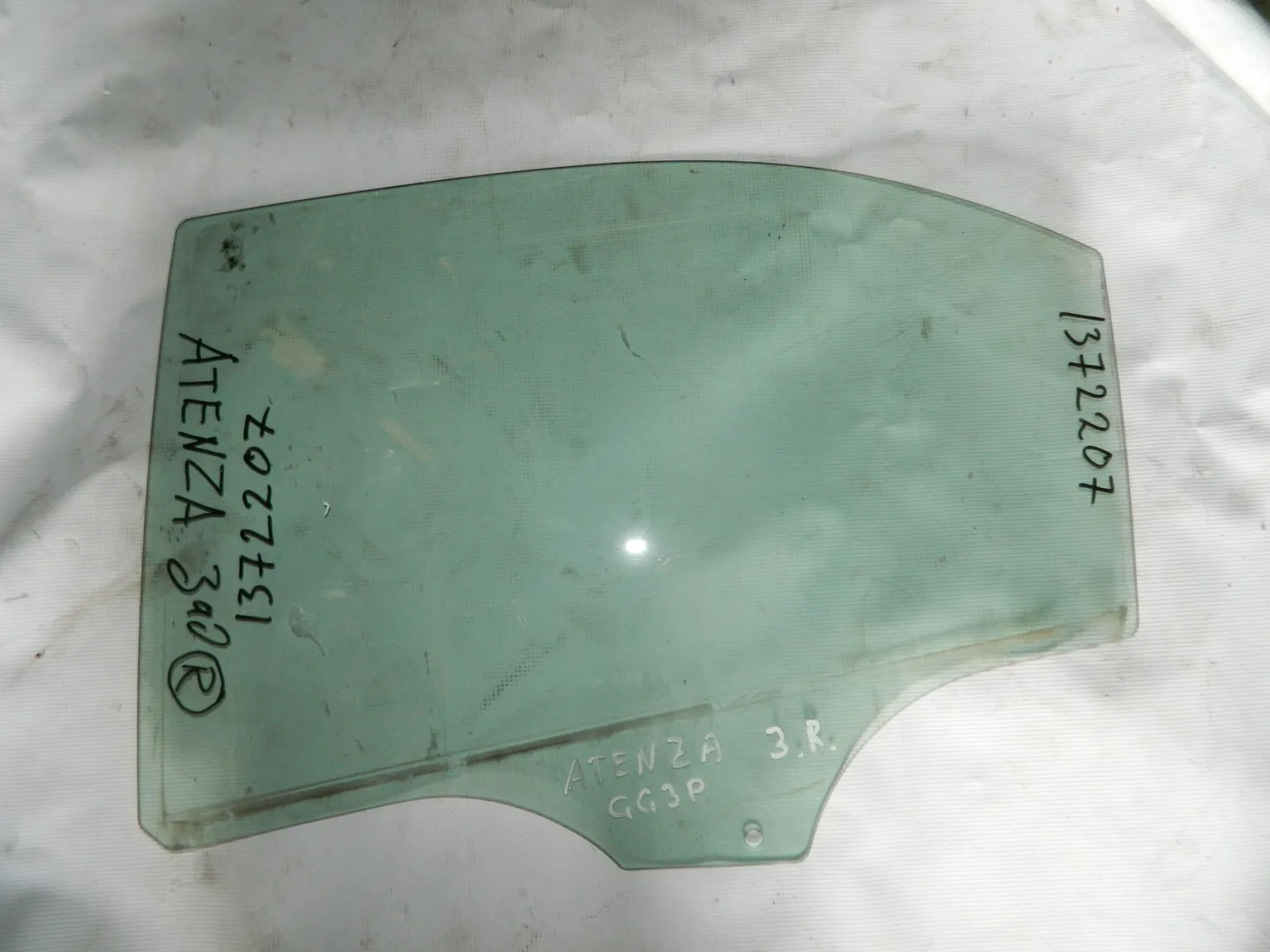 Стекло двери MAZDA ATENZA GG3P Задн. Прав (Контрактный) 1372207